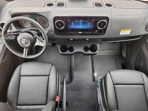 2025 Mercedes-Benz Sprinter 2500 144 WB Standard Roof Passenger
