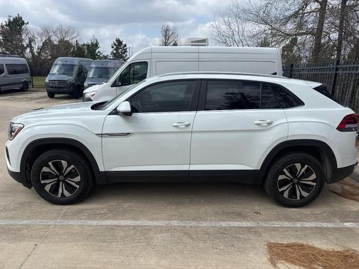 2024 Volkswagen Atlas Cross Sport 2.0T SE