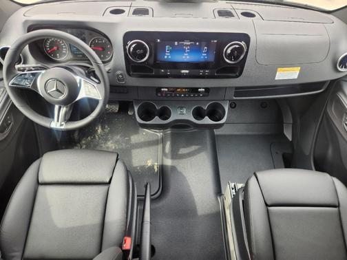 2025 Mercedes-Benz Sprinter 2500 144 WB Standard Roof Passenger