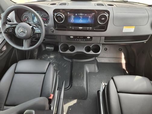 2025 Mercedes-Benz Sprinter 2500 Standard Roof