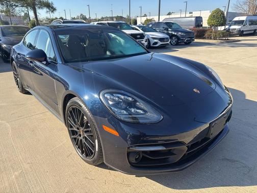 2022 Porsche Panamera Platinum Edition