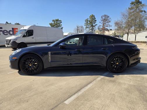 2022 Porsche Panamera Platinum Edition