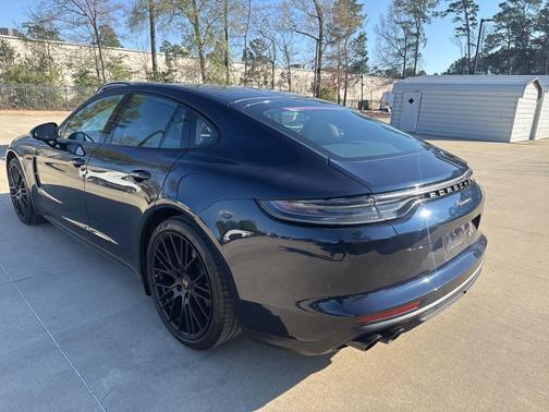 2022 Porsche Panamera Platinum Edition