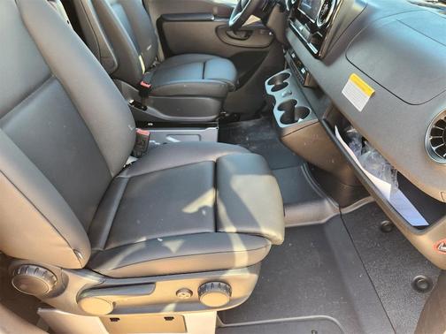 2025 Mercedes-Benz Sprinter 2500 144 WB Standard Roof Passenger