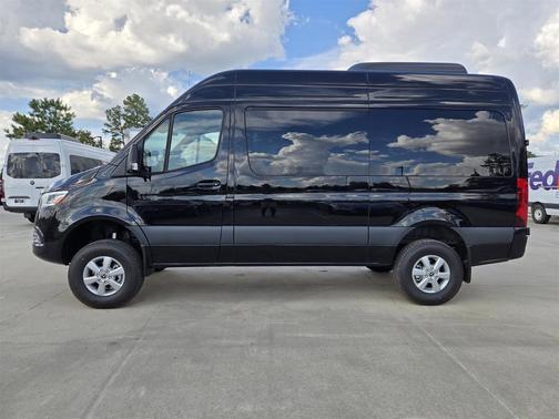2025 Mercedes-Benz Sprinter 2500 144 WB Standard Roof Passenger