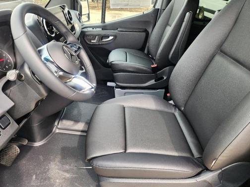 2025 Mercedes-Benz Sprinter 2500 144 WB Standard Roof Passenger