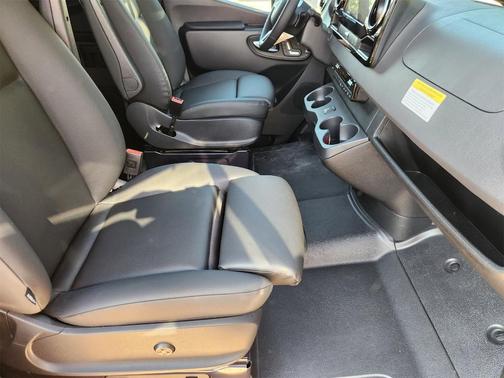 2025 Mercedes-Benz Sprinter 2500 144 WB Standard Roof Passenger