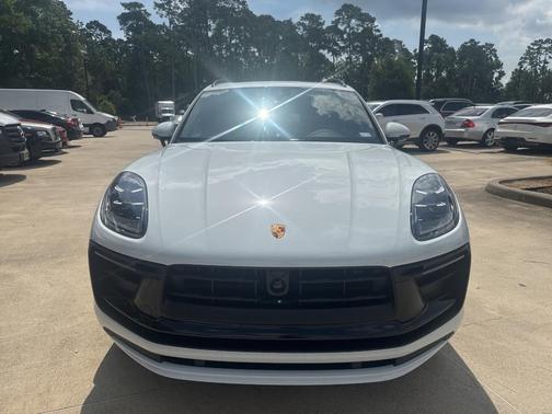2023 Porsche Macan T