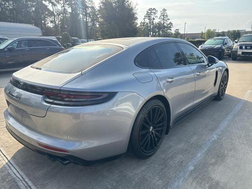 2020 Porsche Panamera GTS