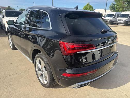 Mythos Black Metallic 2022 Audi Q5 45 S line quattro Premium
