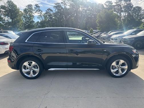 Mythos Black Metallic 2022 Audi Q5 45 S line quattro Premium