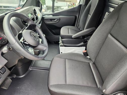 2025 Mercedes-Benz Sprinter 2500 Standard Roof