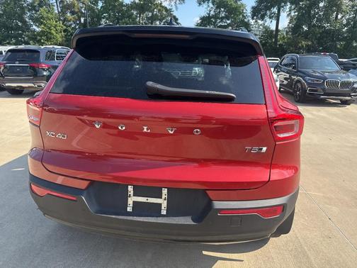 2021 Volvo XC40 T5 R-Design