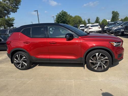 2021 Volvo XC40 T5 R-Design