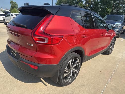 2021 Volvo XC40 T5 R-Design