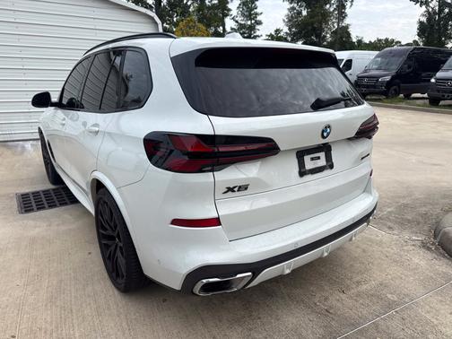Alpine White 2024 BMW X5 xDrive40i