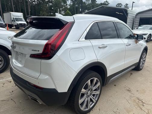 2022 Cadillac XT4 Premium Luxury