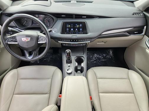 2022 Cadillac XT4 Premium Luxury