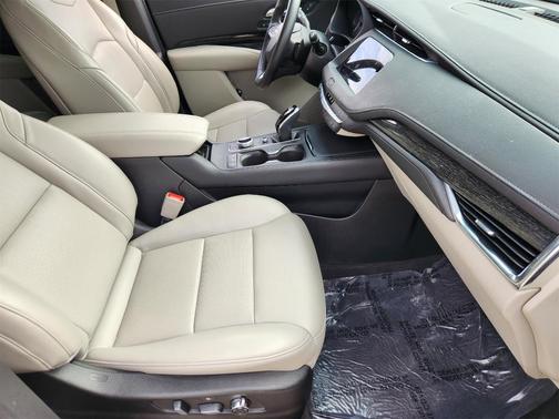 2022 Cadillac XT4 Premium Luxury