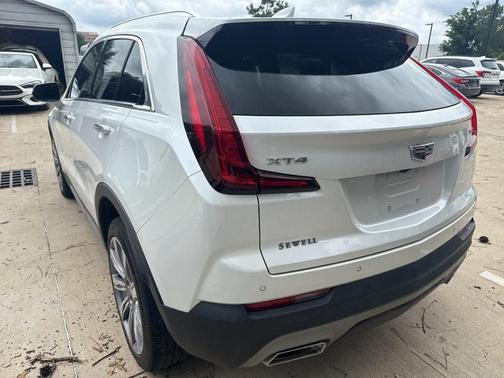 2022 Cadillac XT4 Premium Luxury