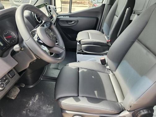 2025 Mercedes-Benz Sprinter 2500 Standard Roof