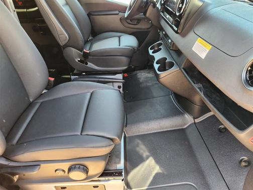 2025 Mercedes-Benz Sprinter 2500 144 WB Standard Roof Passenger