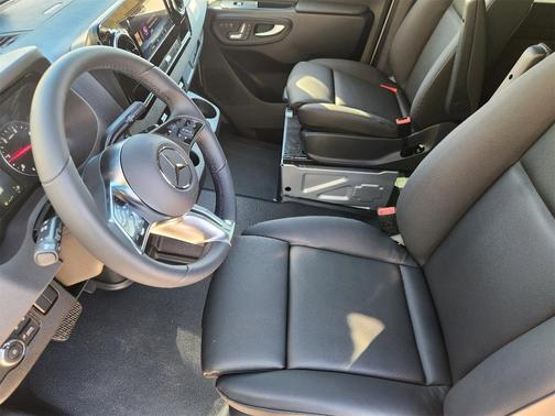 2025 Mercedes-Benz Sprinter 2500 144 WB Standard Roof Passenger