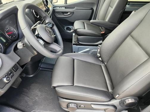 2025 Mercedes-Benz Sprinter 2500 144 WB Standard Roof Passenger