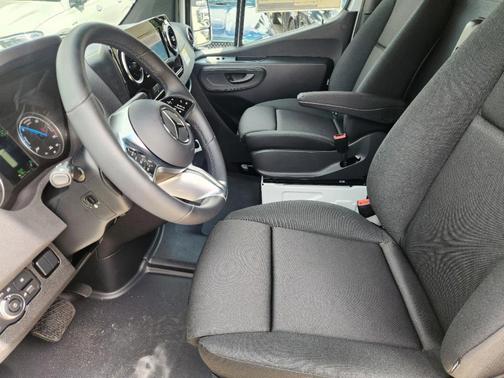 2024 Mercedes-Benz eSprinter 2500 170 WB High Roof Cargo
