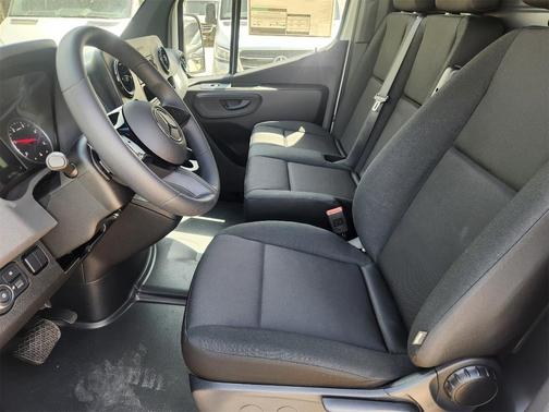 2025 Mercedes-Benz Sprinter 2500 Standard Roof