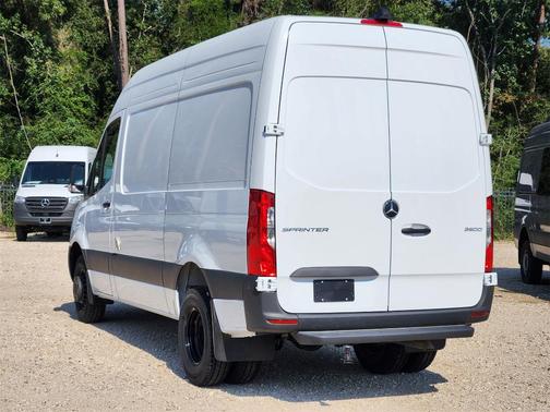 2025 Mercedes-Benz Sprinter 3500 144 WB Standard Roof Cargo
