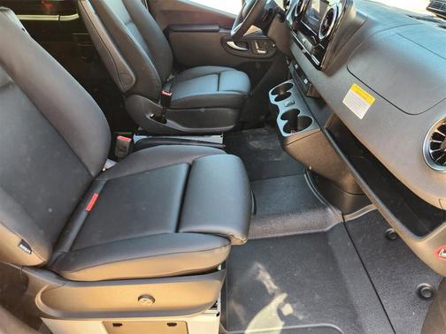 2025 Mercedes-Benz Sprinter 2500 144 WB Standard Roof Passenger