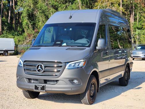 2025 Mercedes-Benz Sprinter 2500 144 WB Standard Roof Passenger