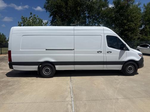 Arctic White 2024 Mercedes-Benz Sprinter 2500 High Roof