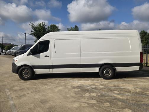 Arctic White 2024 Mercedes-Benz Sprinter 2500 High Roof