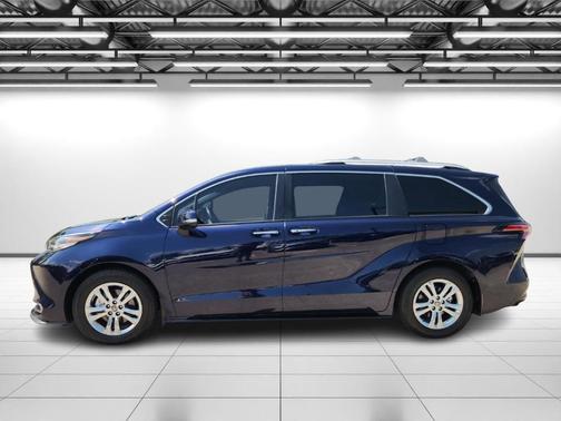 2022 Toyota Sienna Platinum 7 Passenger