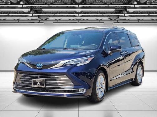 2022 Toyota Sienna Platinum 7 Passenger