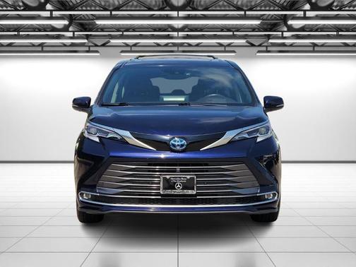 2022 Toyota Sienna Platinum 7 Passenger