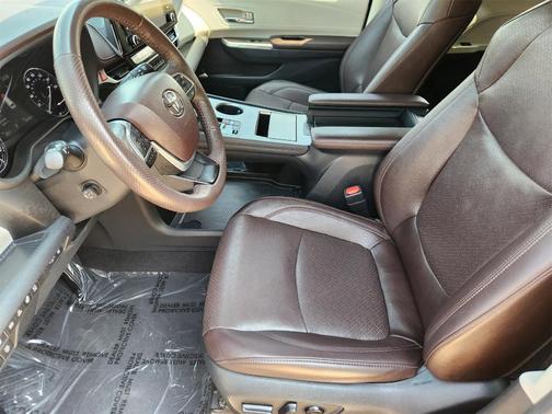 2022 Toyota Sienna Platinum 7 Passenger