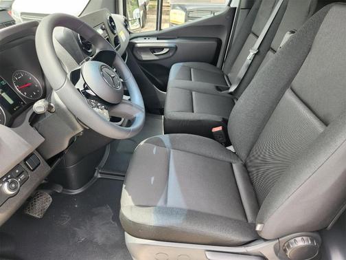 2025 Mercedes-Benz Sprinter 2500 Standard Roof
