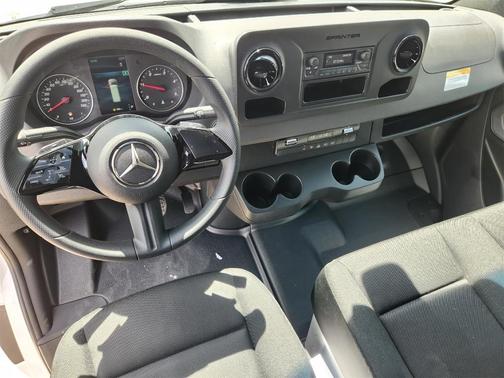 2025 Mercedes-Benz Sprinter 2500 Standard Roof