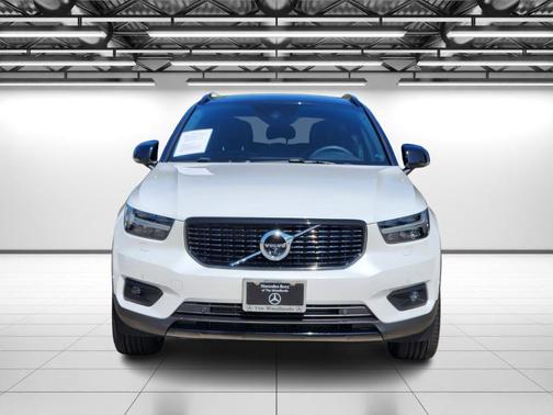 2022 Volvo XC40 T5 R-Design