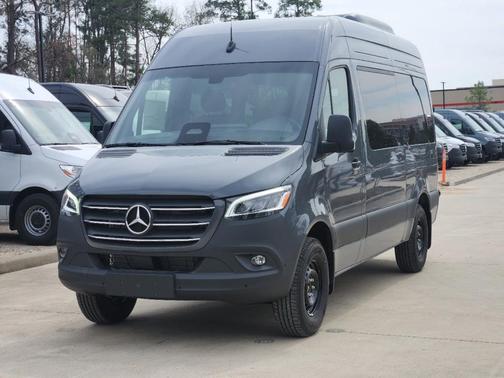 2025 Mercedes-Benz Sprinter 2500 144 WB Standard Roof Passenger