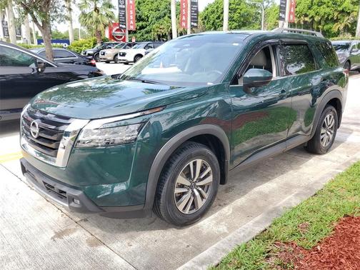 2022 Nissan Pathfinder SL
