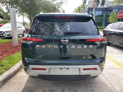 2022 Nissan Pathfinder SL