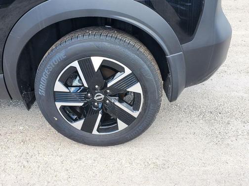 Super Black 2026 Nissan Kicks SV