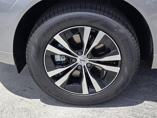 2025 Volvo XC60 B5 Core