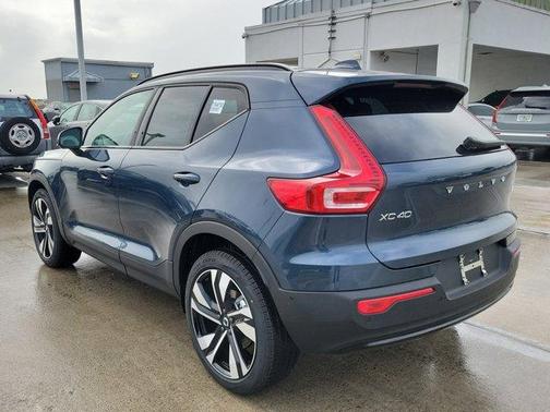 2026 Volvo XC40 B5 Plus