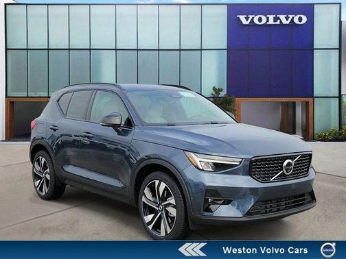 2026 Volvo XC40 B5 Plus