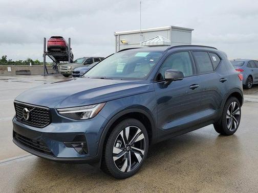 2026 Volvo XC40 B5 Plus